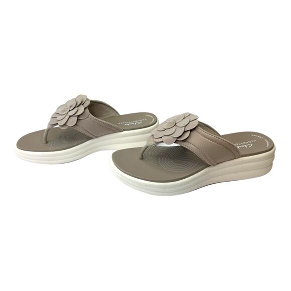 Clarks Cloudsteppers Washable Thong Sandals Drift Flora Sz 6 Stone Taupe Flower - Picture 11 of 12